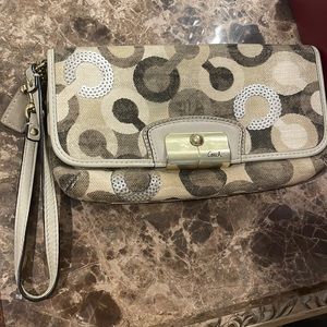 Coach wallet on a chain / wristlit ||||| Beautiful! Is a little dirty inside.